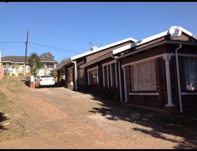 4 BEDROOM HOUSE FOR SALE IN WOODLANDS